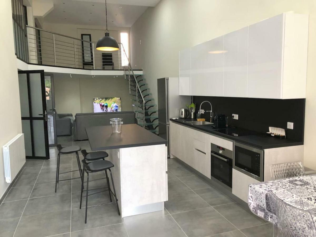 Appartement GRAND LOFT chic et moderne, déco industrielle à Beausoleil Extérieur photo